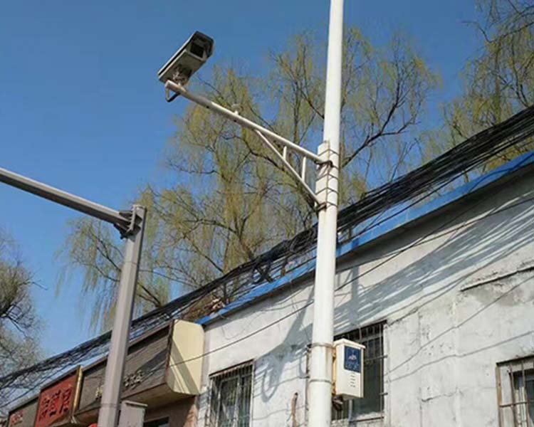 鑫雨杭電器設(shè)備公司：如何安裝太原監(jiān)控立桿效果才好？